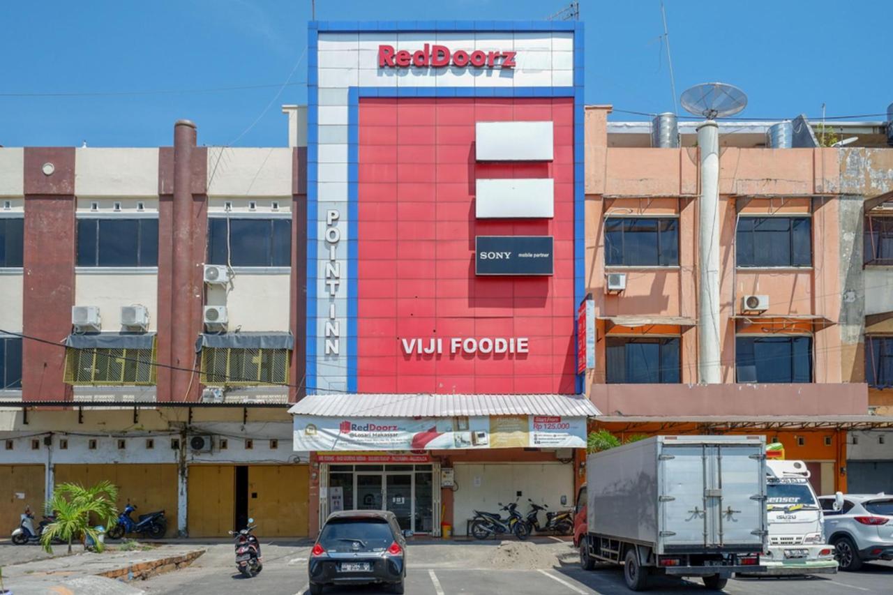 Reddoorz Plus @ Losari Makassar Esterno foto