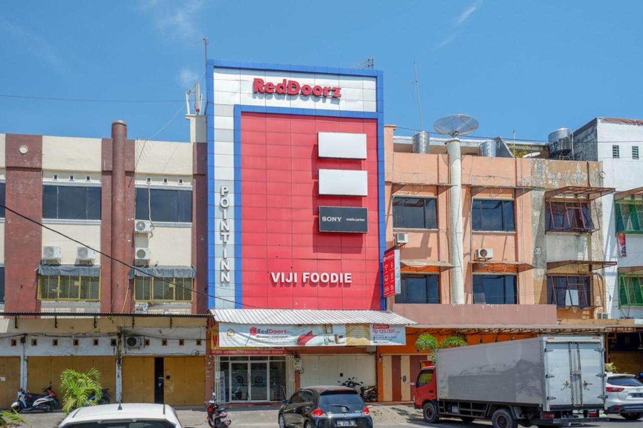 Reddoorz Plus @ Losari Makassar Esterno foto