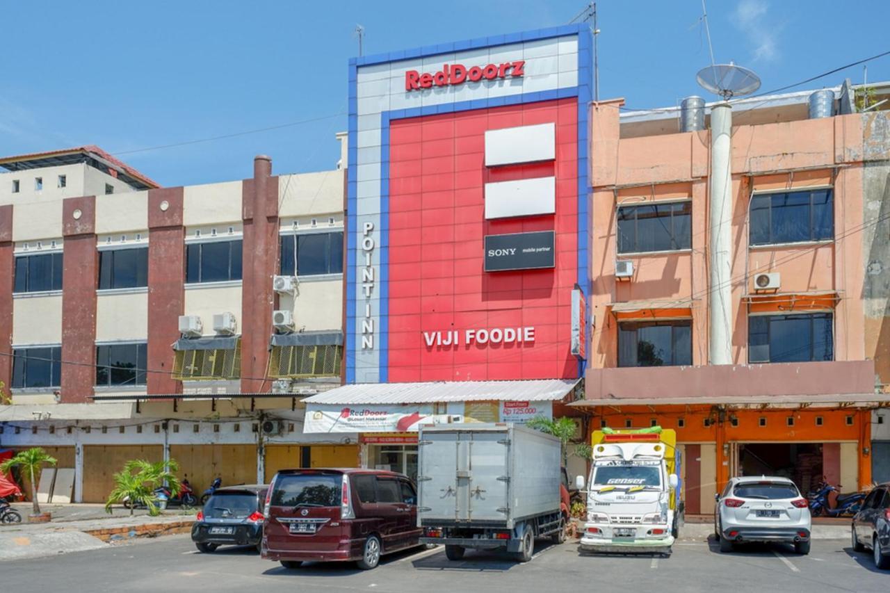 Reddoorz Plus @ Losari Makassar Esterno foto